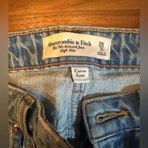 Abercrombie & Fitch Curve Love 90s Relaxed Jeans - Blue